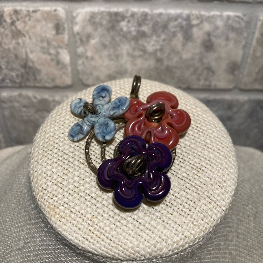 Handmade Class Flower Pendant - Picture 3 of 4